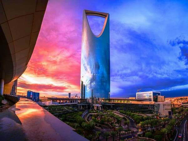 برج المملكة | تحفة معمارية وحضارية على الأراضي السعودية